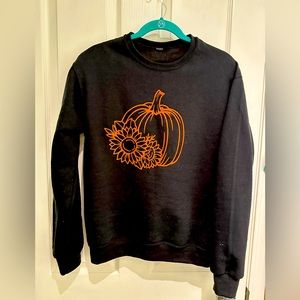 Cute pumpkin sweater size medium